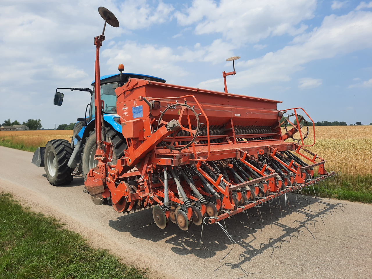 KUHN HR4003D INTEGRA 4000 - Combine seed drill: picture 1 KUHN HR4003D INTEGRA 4000 - Combine seed drill: picture 1