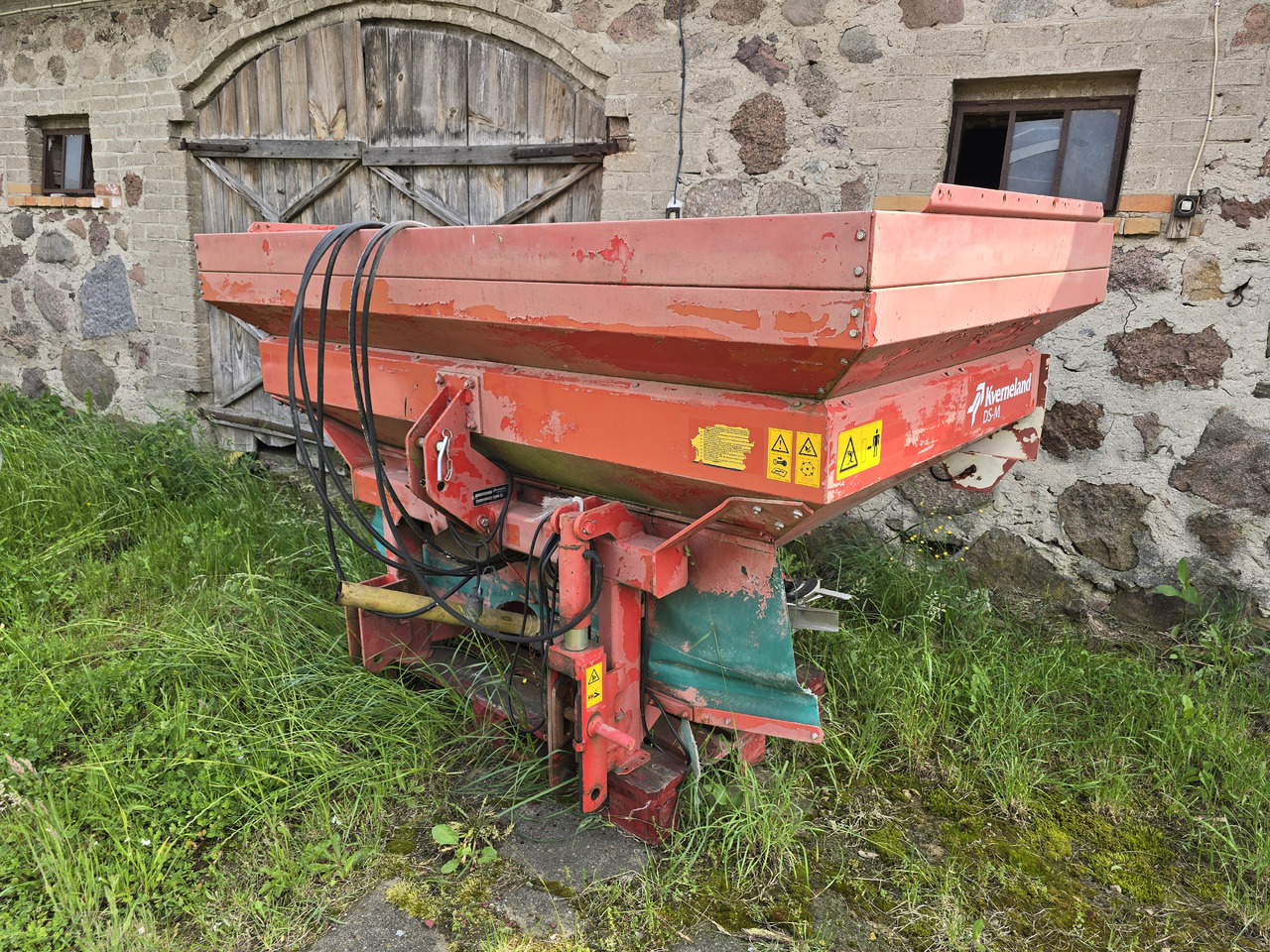 KVERNELAND DS-M 1500 L / 24 m - Fertilizer spreader: picture 1 KVERNELAND DS-M 1500 L / 24 m - Fertilizer spreader: picture 1