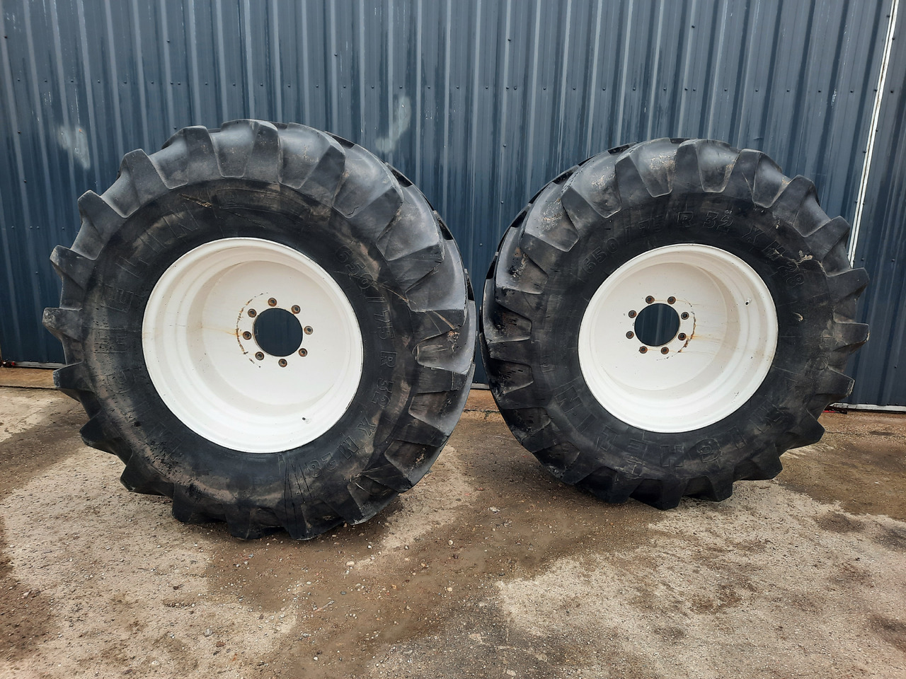 Wheel and tire package for Agricultural machinery MICHELIN 650/75 R32: picture 1