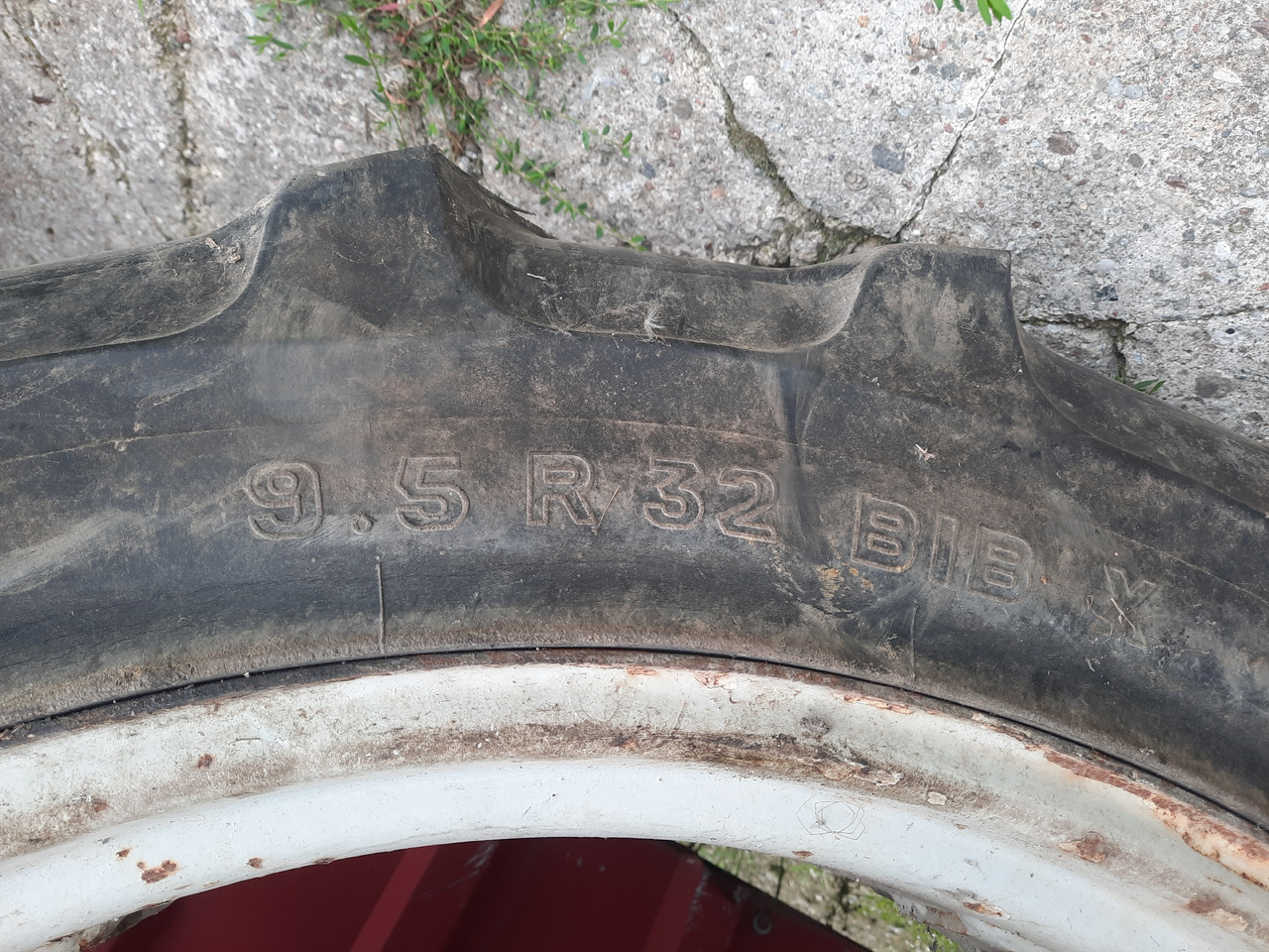 MICHELIN BIB X 9.5 R32 - Wheel and tire package for Agricultural machinery: picture 5 MICHELIN BIB X 9.5 R32 - Wheel and tire package for Agricultural machinery: picture 5