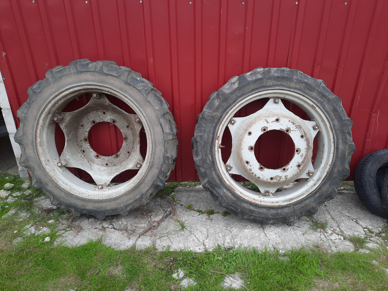 MICHELIN BIB X 9.5 R32 - Wheel and tire package for Agricultural machinery: picture 1 MICHELIN BIB X 9.5 R32 - Wheel and tire package for Agricultural machinery: picture 1