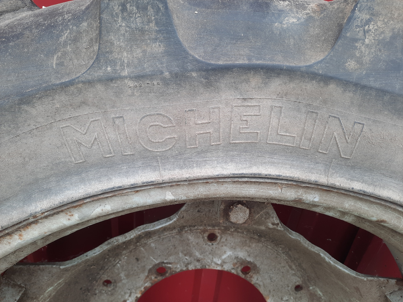 MICHELIN BIB X 9.5 R32 - Wheel and tire package for Agricultural machinery: picture 4 MICHELIN BIB X 9.5 R32 - Wheel and tire package for Agricultural machinery: picture 4