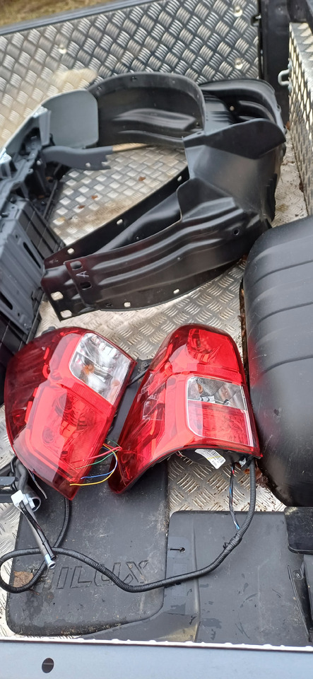 TOYOTA HILUX Extracab (2023 r.) NOWA paka skrzynia - Body and exterior for Car: picture 2 TOYOTA HILUX Extracab (2023 r.) NOWA paka skrzynia - Body and exterior for Car: picture 2