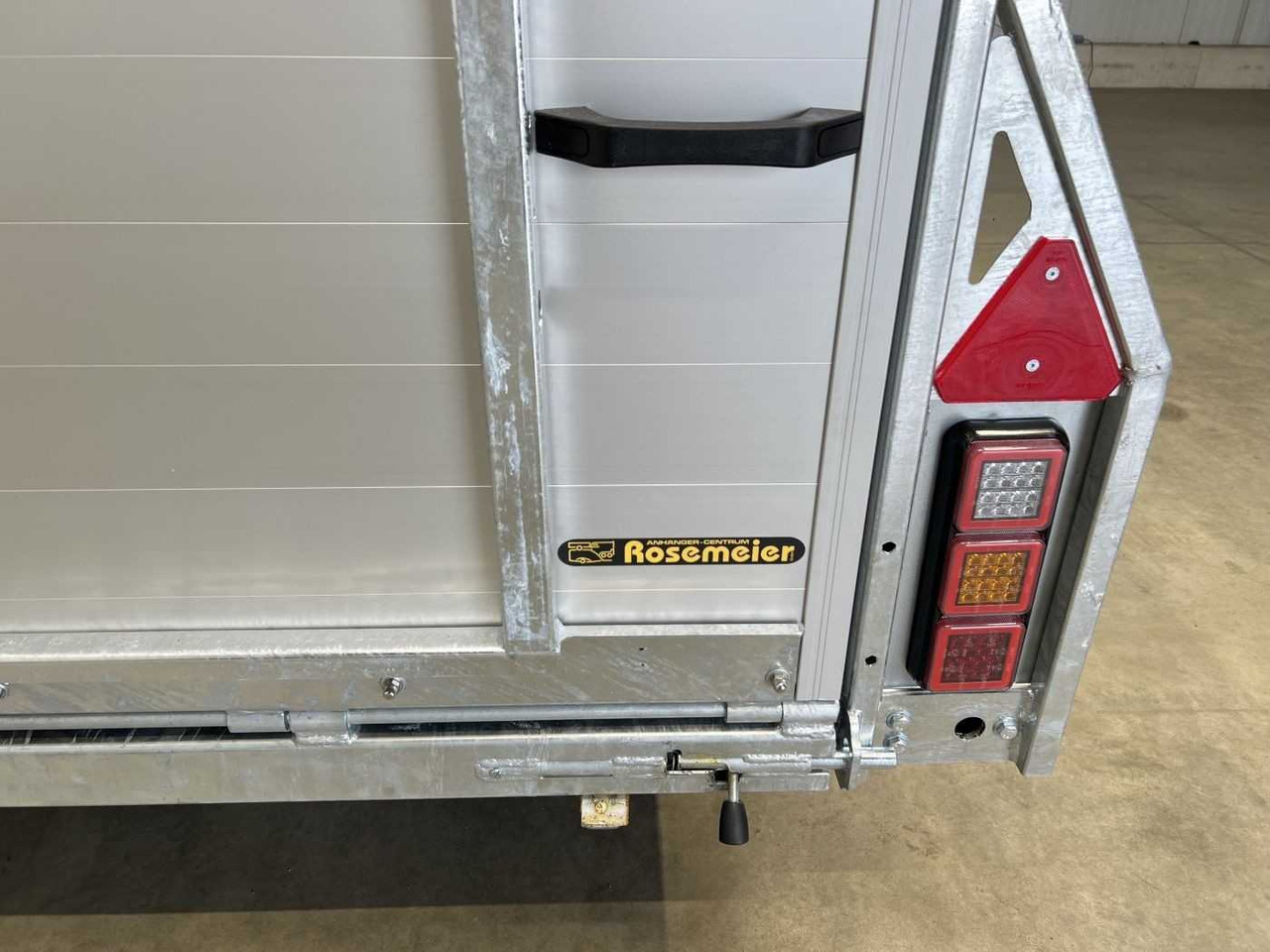 New Closed box trailer NUGENT BX3717S-GRY-DD Kofferanhänger: picture 16