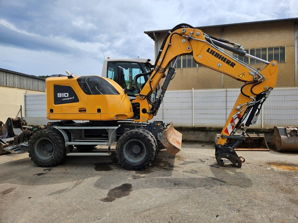 LIEBHERR A 910 COMPACT - Wheel excavator: picture 2 LIEBHERR A 910 COMPACT - Wheel excavator: picture 2
