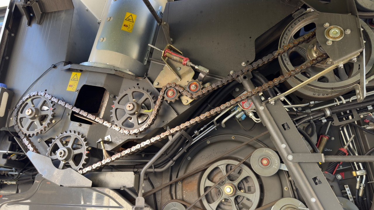 Combine harvester CLAAS Lexion 6900 TerraTrac 890 full Options: picture 13