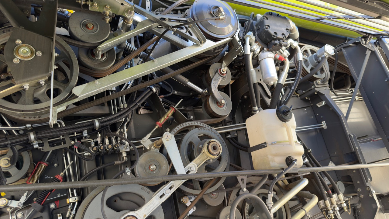 Combine harvester CLAAS Lexion 6900 TerraTrac 890 full Options: picture 12