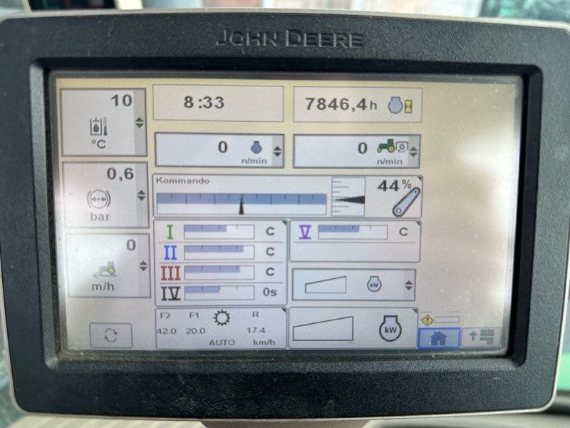 John Deere 8260R AutoPowr - Farm tractor: picture 2 John Deere 8260R AutoPowr - Farm tractor: picture 2
