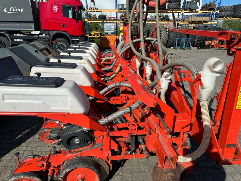 Kuhn Maxima 8 Reihen - Seed drill: picture 4 Kuhn Maxima 8 Reihen - Seed drill: picture 4