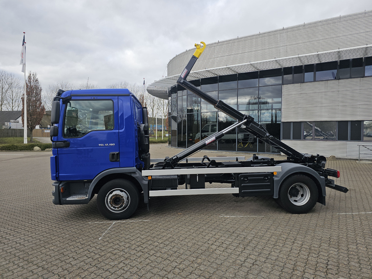 MAN TGL 12.190 BL - Hook lift truck: picture 2 MAN TGL 12.190 BL - Hook lift truck: picture 2