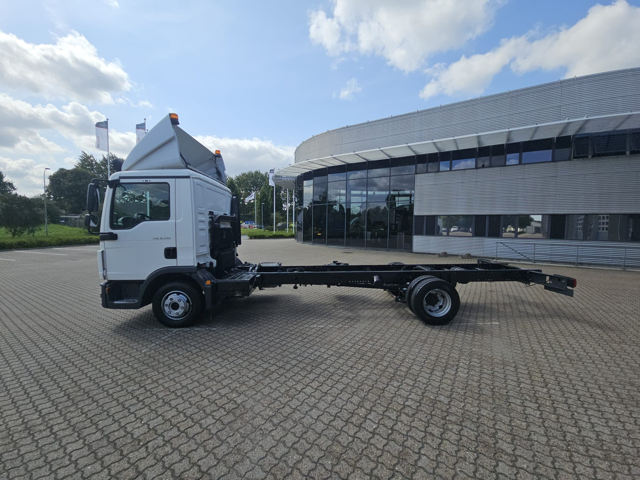 MAN TGL 8.190 - Cab chassis truck: picture 2 MAN TGL 8.190 - Cab chassis truck: picture 2