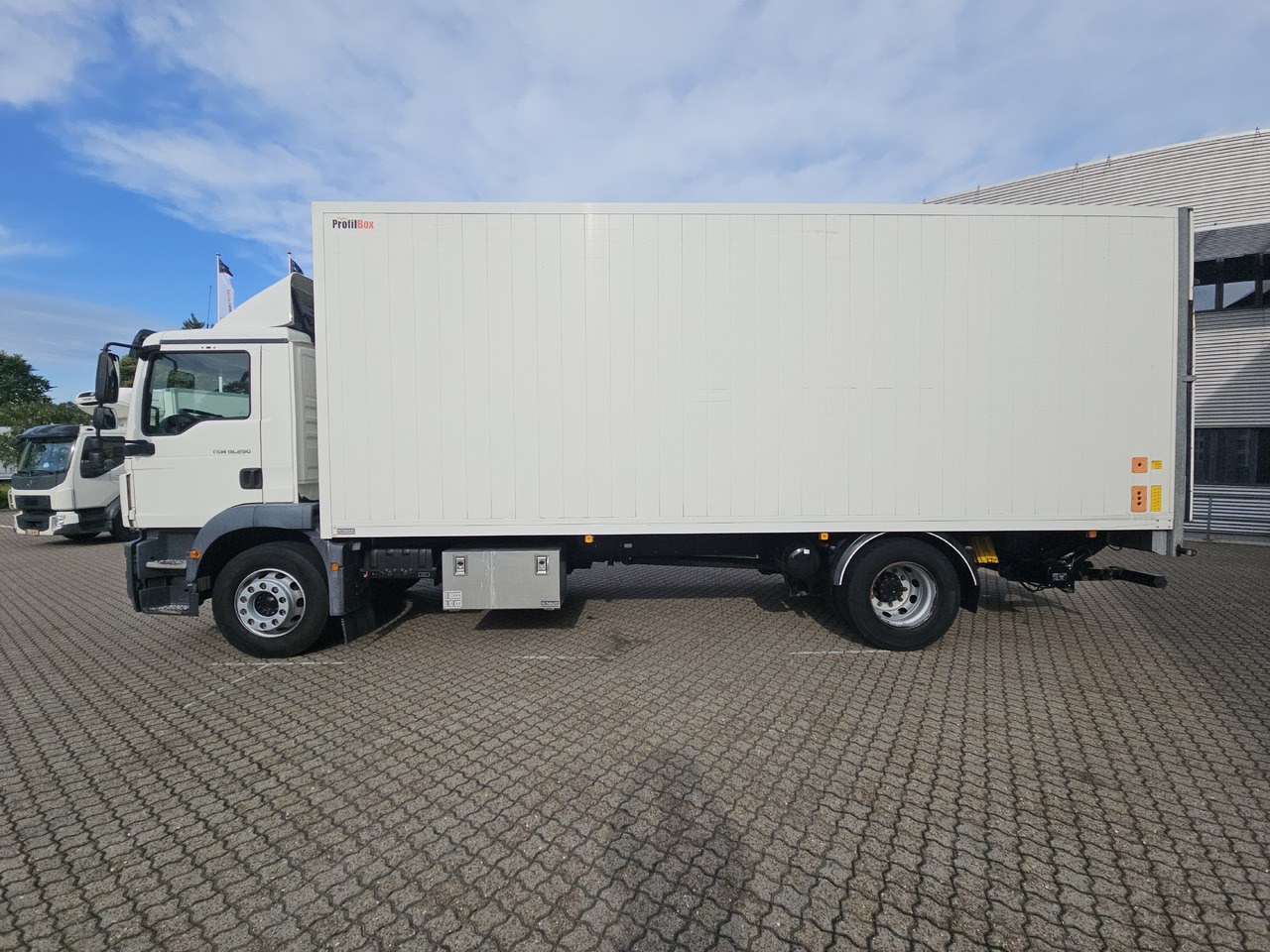 MAN TGM 18.290 - Box truck: picture 2 MAN TGM 18.290 - Box truck: picture 2
