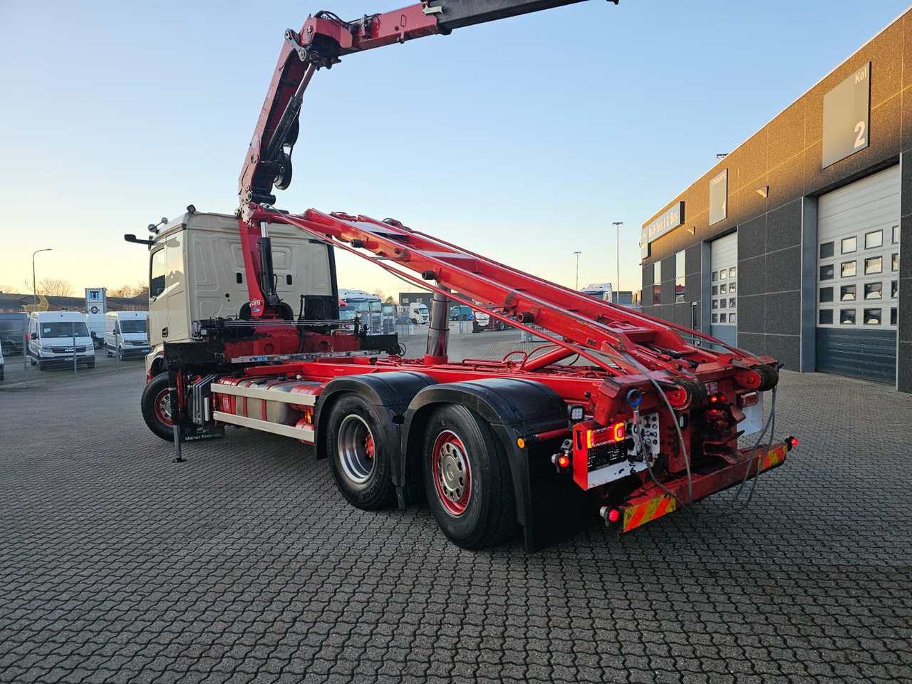 Mercedes Benz Actros 2545 - Container transporter/ Swap body truck, Crane truck: picture 3 Mercedes Benz Actros 2545 - Container transporter/ Swap body truck, Crane truck: picture 3