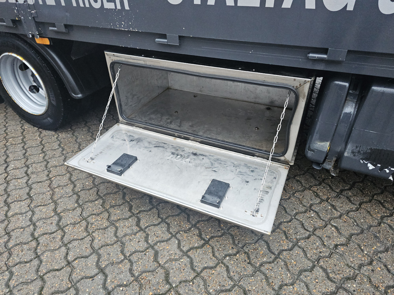 Dropside/ Flatbed truck, Crane truck Renault D-Serie: picture 23
