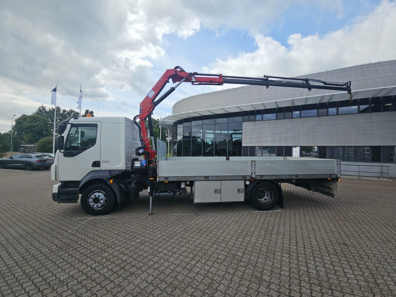 Volvo FL250 - Dropside/ Flatbed truck, Crane truck: picture 4 Volvo FL250 - Dropside/ Flatbed truck, Crane truck: picture 4