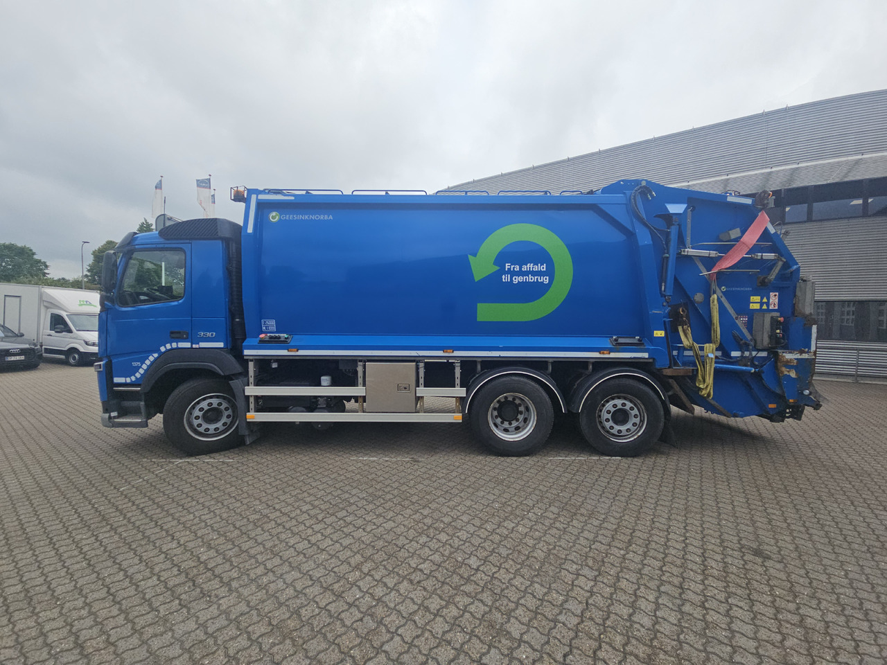 Volvo FM330 - Garbage truck: picture 5 Volvo FM330 - Garbage truck: picture 5