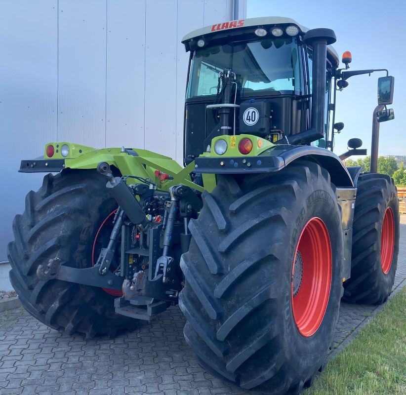 CLAAS Xerion 3800 TRAC VC - Farm tractor: picture 2 CLAAS Xerion 3800 TRAC VC - Farm tractor: picture 2