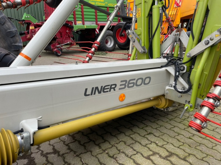 CLAAS Liner 3600 - Tedder/ Rake: picture 4 CLAAS Liner 3600 - Tedder/ Rake: picture 4