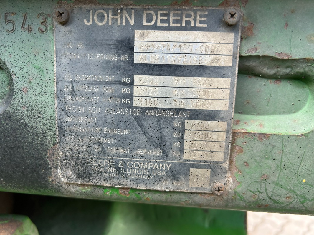 Farm tractor John Deere 6110: picture 9