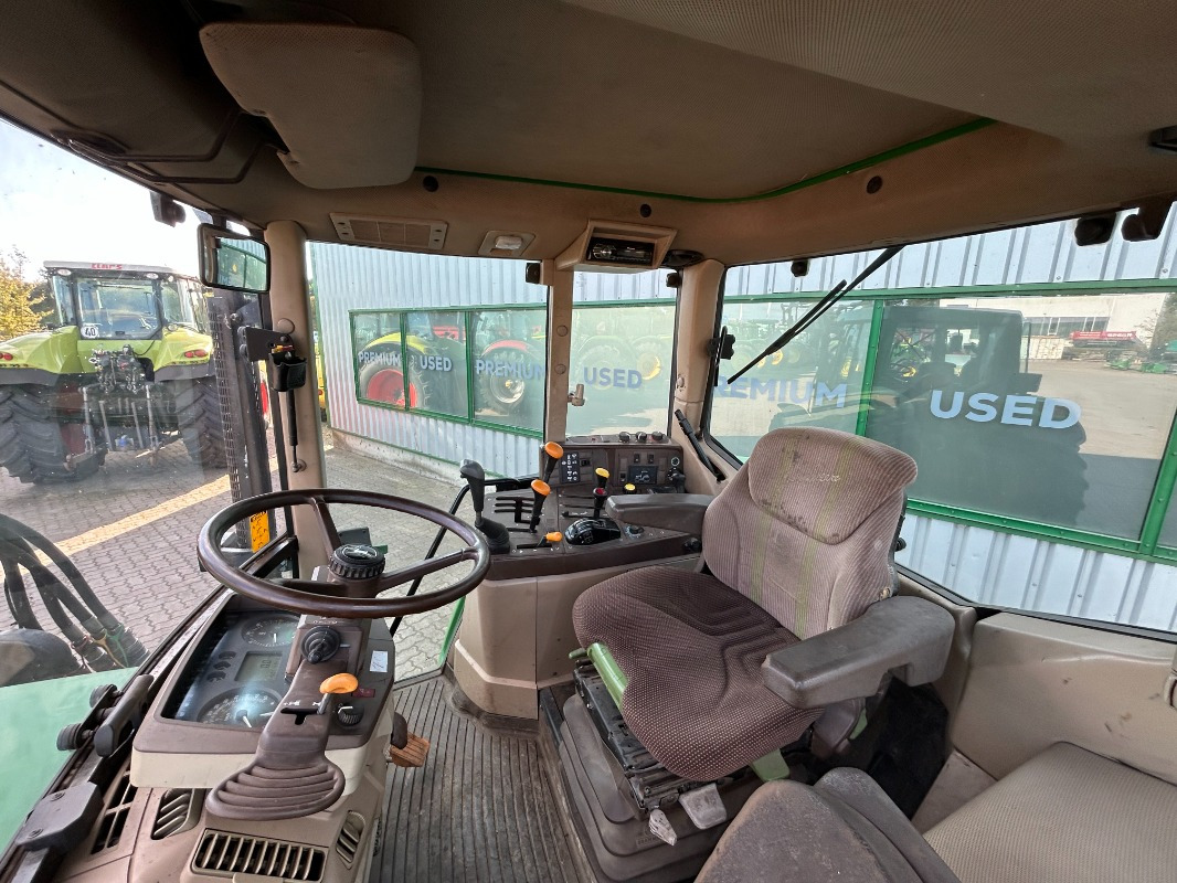 Farm tractor John Deere 6110: picture 14