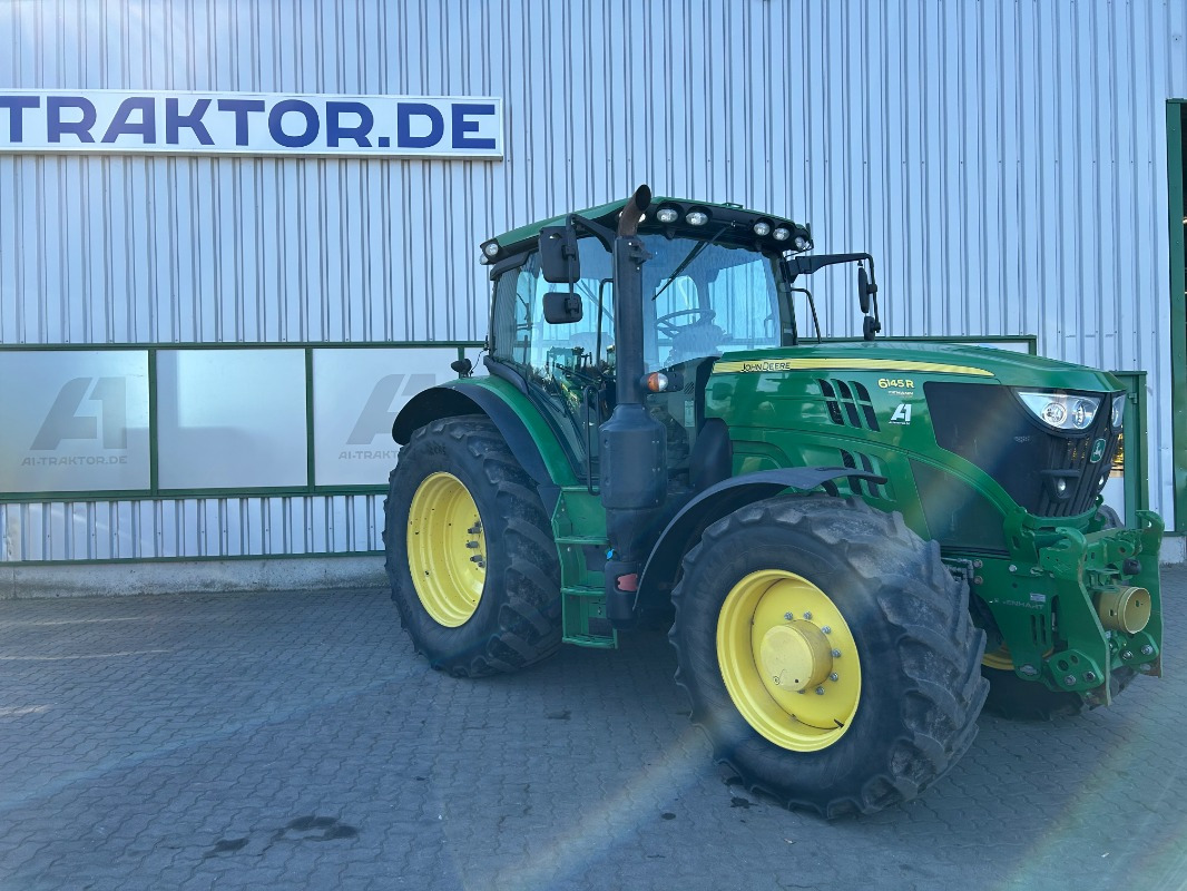 John Deere 6145R - Farm tractor: picture 4 John Deere 6145R - Farm tractor: picture 4