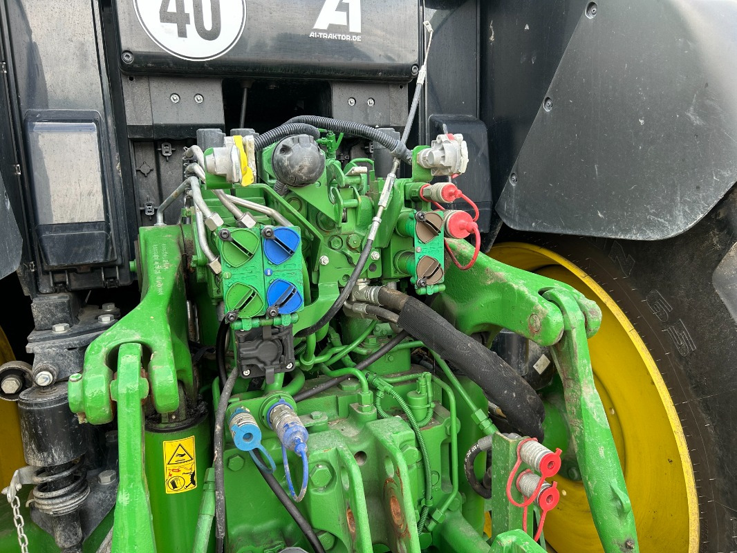 John Deere 6175M - Farm tractor: picture 4 John Deere 6175M - Farm tractor: picture 4