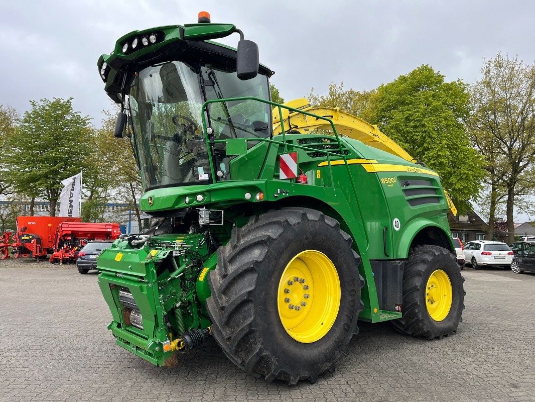 John Deere 8500 - Harvester: picture 1 John Deere 8500 - Harvester: picture 1