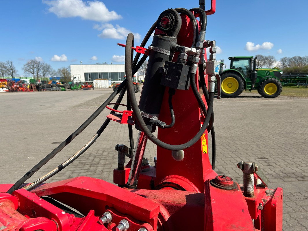 Pöttinger Servo 35 - Plow: picture 2 Pöttinger Servo 35 - Plow: picture 2
