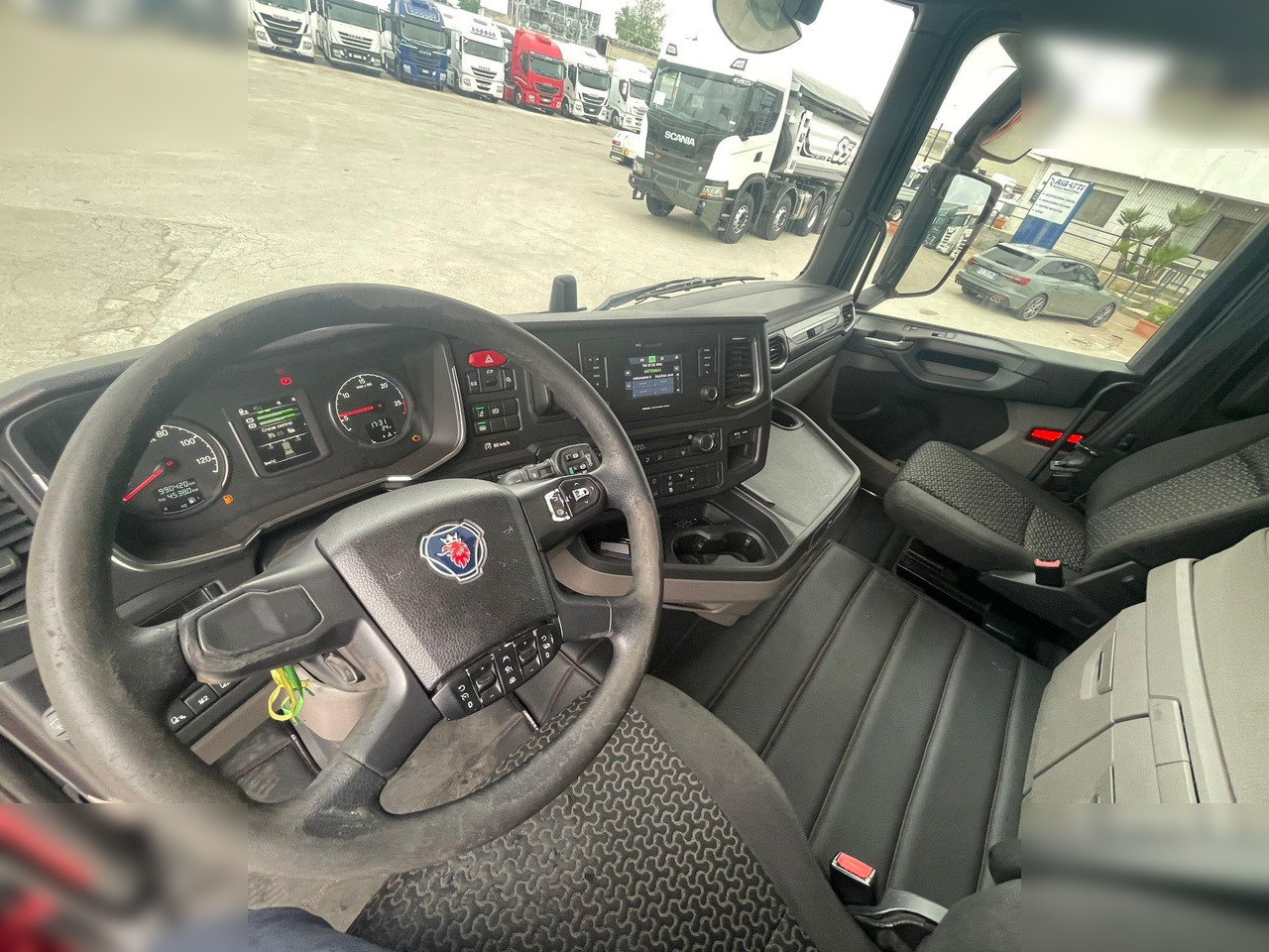 Curtainsider truck SCANIA R450: picture 6