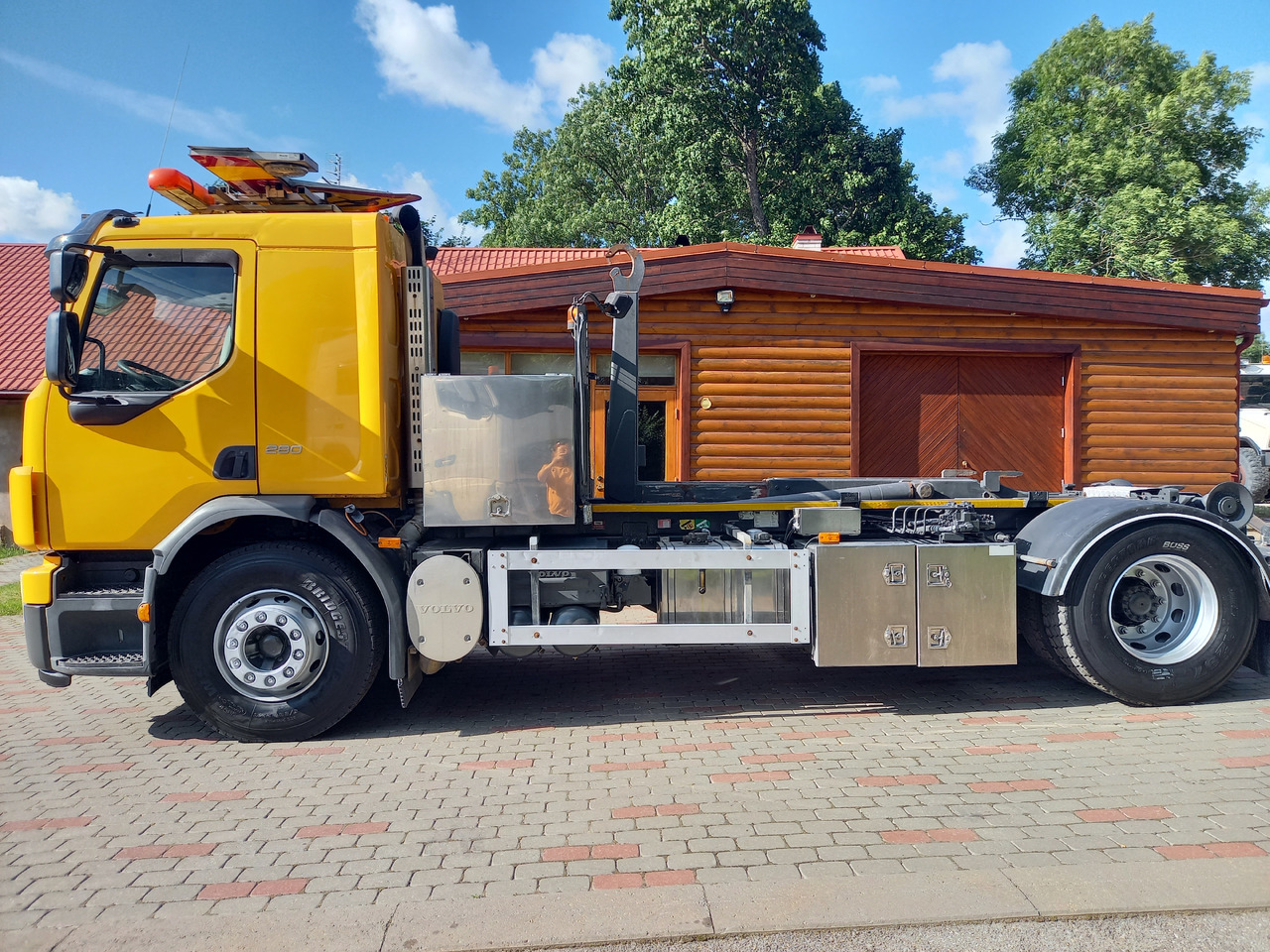 Volvo FE 280, 4x2, Hooklift - Hook lift truck: picture 2 Volvo FE 280, 4x2, Hooklift - Hook lift truck: picture 2