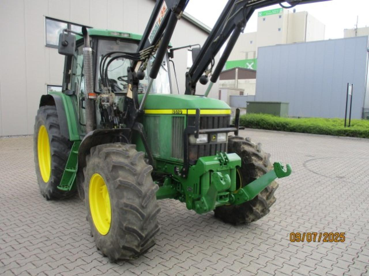 John Deere 6510 - Farm tractor: picture 4 John Deere 6510 - Farm tractor: picture 4