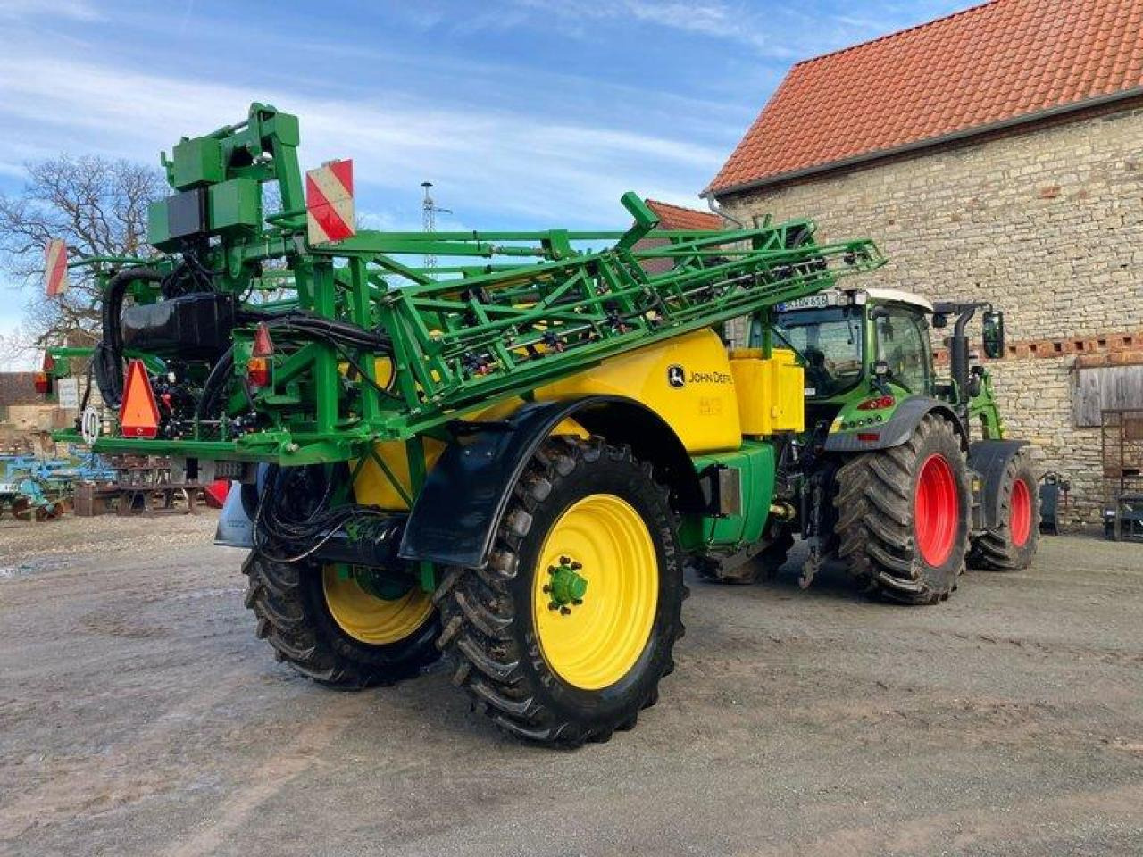 John Deere M740I - Trailed sprayer: picture 2 John Deere M740I - Trailed sprayer: picture 2