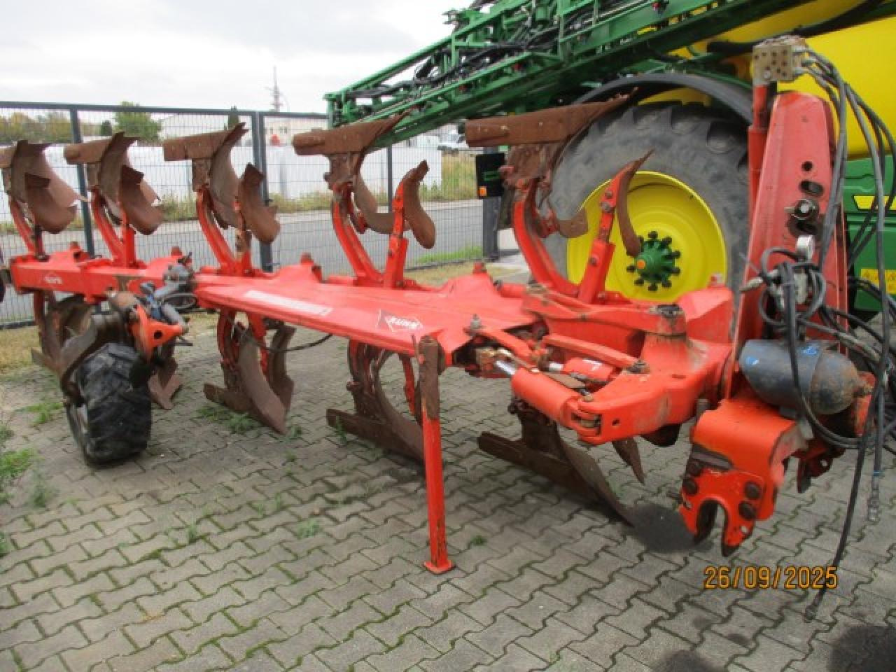 Kuhn Varimaster 152 NSH - Plow: picture 1 Kuhn Varimaster 152 NSH - Plow: picture 1