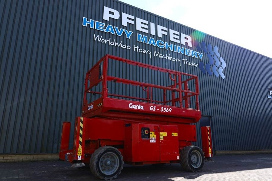 Genie GS3369DC Electric, 11.9m Working Height, 454kg Cap - Scissor lift: picture 1 Genie GS3369DC Electric, 11.9m Working Height, 454kg Cap - Scissor lift: picture 1