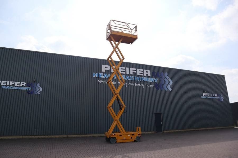 Haulotte COMPACT 10 Electric, 10m Working Height, 450kg Cap - Scissor lift: picture 2 Haulotte COMPACT 10 Electric, 10m Working Height, 450kg Cap - Scissor lift: picture 2