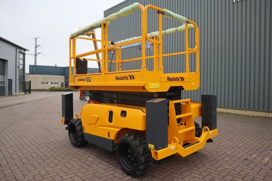 Haulotte Compact 12DX Valid Inspection, *Guarantee! Diesel, - Scissor lift: picture 5 Haulotte Compact 12DX Valid Inspection, *Guarantee! Diesel, - Scissor lift: picture 5