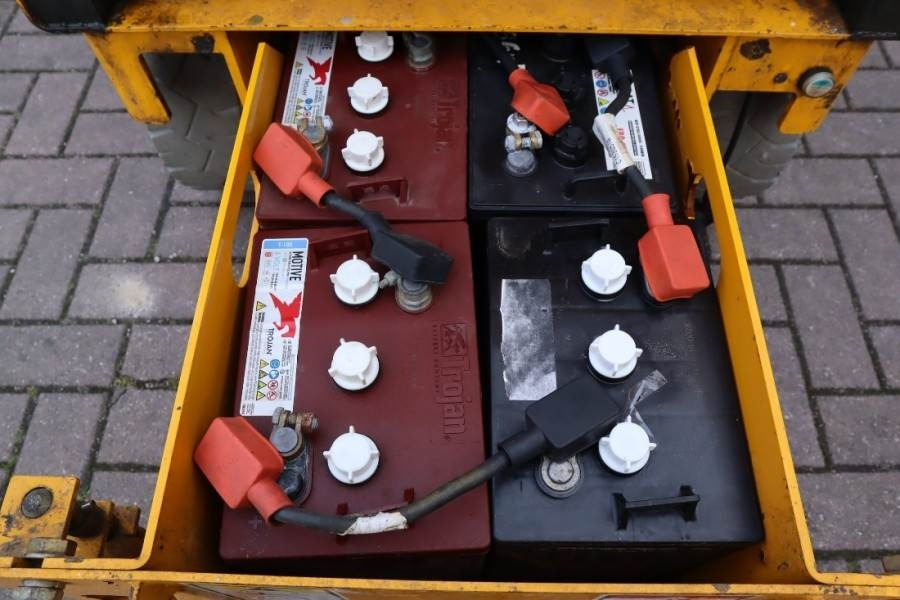 Haulotte Compact 8 Electric, 8.2m Working Height, 350kg Cap - Scissor lift: picture 5 Haulotte Compact 8 Electric, 8.2m Working Height, 350kg Cap - Scissor lift: picture 5