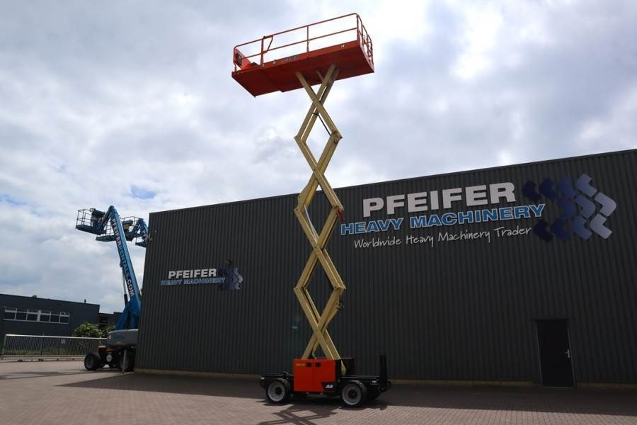 JLG RT3369 Unused, Diesel, 12m Working Height, 454kg C - Scissor lift: picture 3 JLG RT3369 Unused, Diesel, 12m Working Height, 454kg C - Scissor lift: picture 3