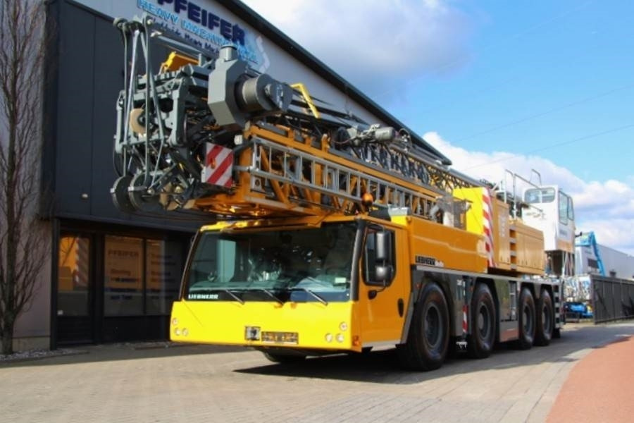 Liebherr MK88 Plus Valid Inspection, 45 m Flight, 8t Cap, P - Tower crane: picture 1 Liebherr MK88 Plus Valid Inspection, 45 m Flight, 8t Cap, P - Tower crane: picture 1