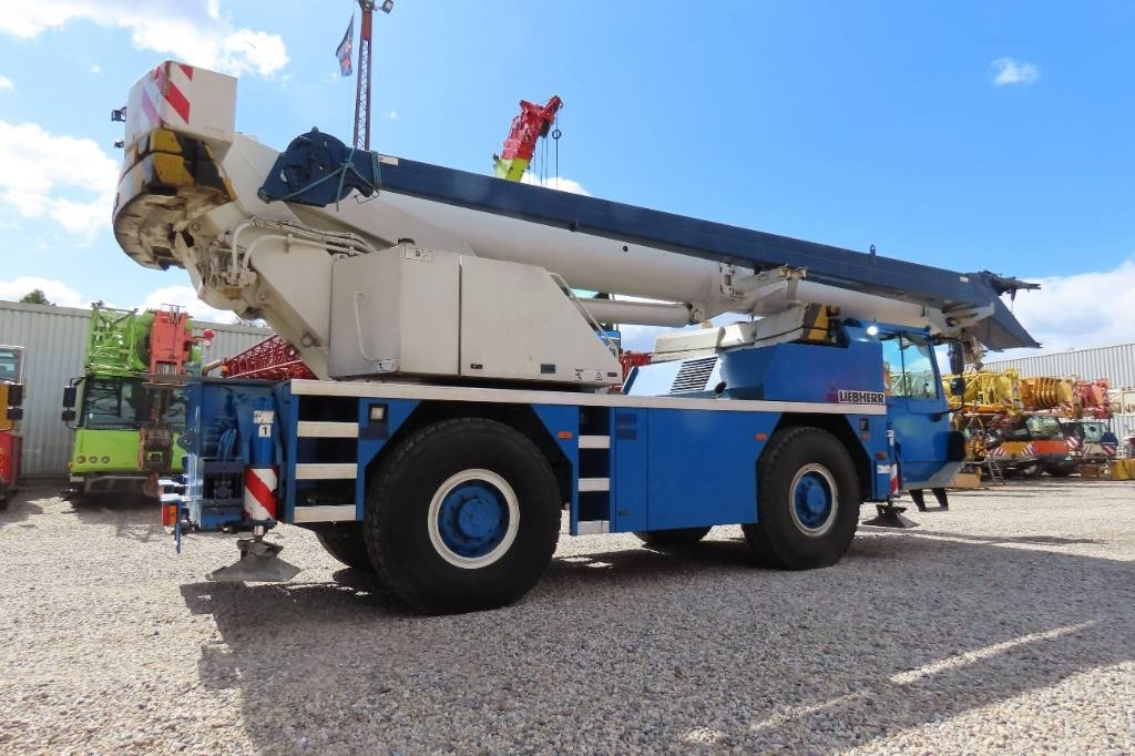 Liebherr LTM 1040-2.1 - All terrain crane: picture 3 Liebherr LTM 1040-2.1 - All terrain crane: picture 3