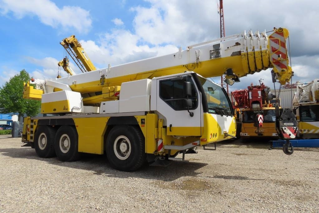 Liebherr LTM 1055-3.2  - All terrain crane: picture 2 Liebherr LTM 1055-3.2  - All terrain crane: picture 2