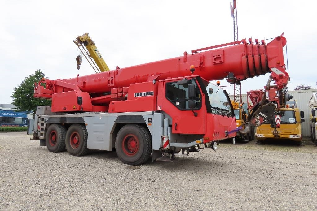 Liebherr LTM 1055-3.2  - All terrain crane: picture 2 Liebherr LTM 1055-3.2  - All terrain crane: picture 2