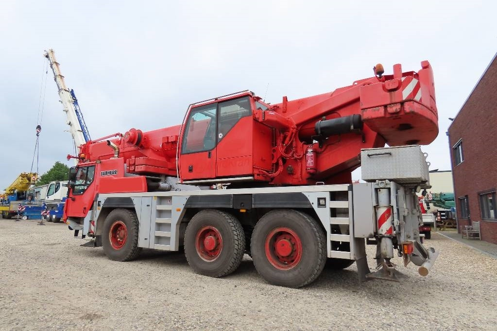 Liebherr LTM 1055-3.2  - All terrain crane: picture 4 Liebherr LTM 1055-3.2  - All terrain crane: picture 4