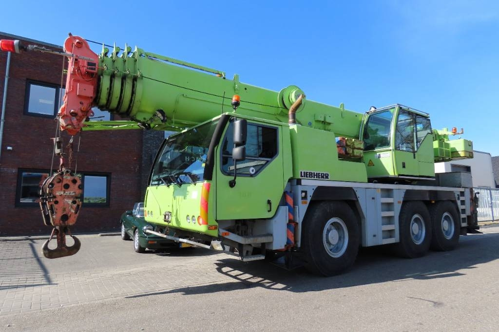 Liebherr LTM 1055-3.2  - All terrain crane: picture 1 Liebherr LTM 1055-3.2  - All terrain crane: picture 1