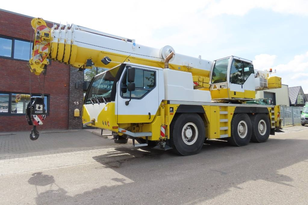 Liebherr LTM 1055-3.2  - All terrain crane: picture 1 Liebherr LTM 1055-3.2  - All terrain crane: picture 1