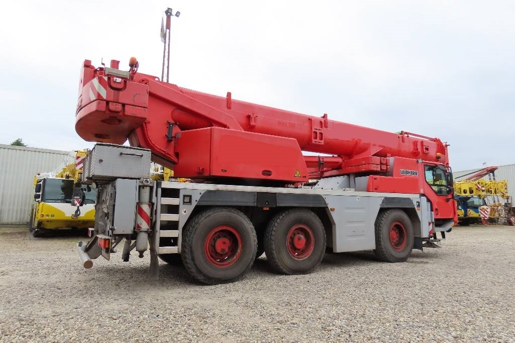 Liebherr LTM 1055-3.2  - All terrain crane: picture 3 Liebherr LTM 1055-3.2  - All terrain crane: picture 3