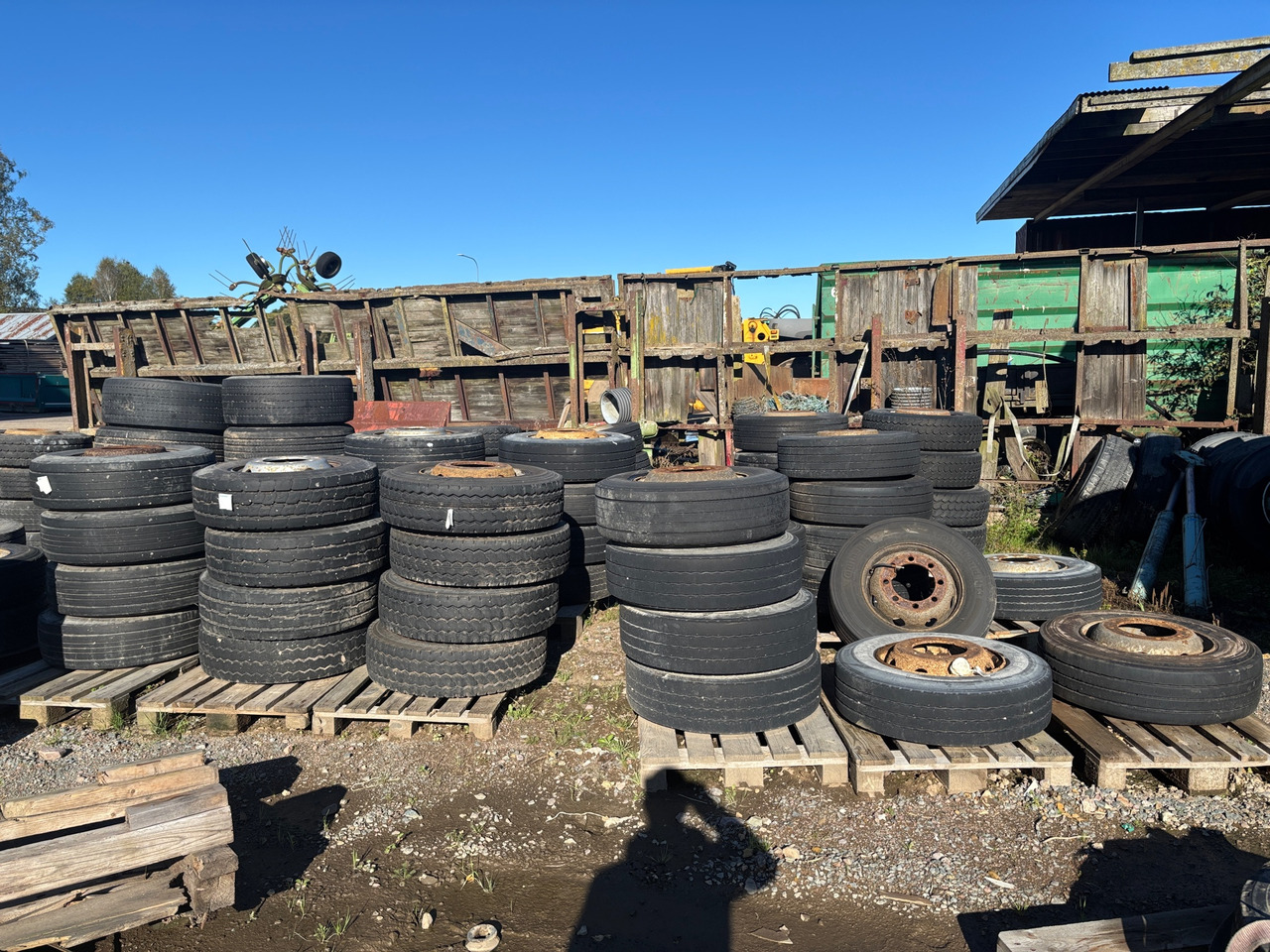 265/70R19.5 - Wheel and tire package for Trailer: picture 1 265/70R19.5 - Wheel and tire package for Trailer: picture 1