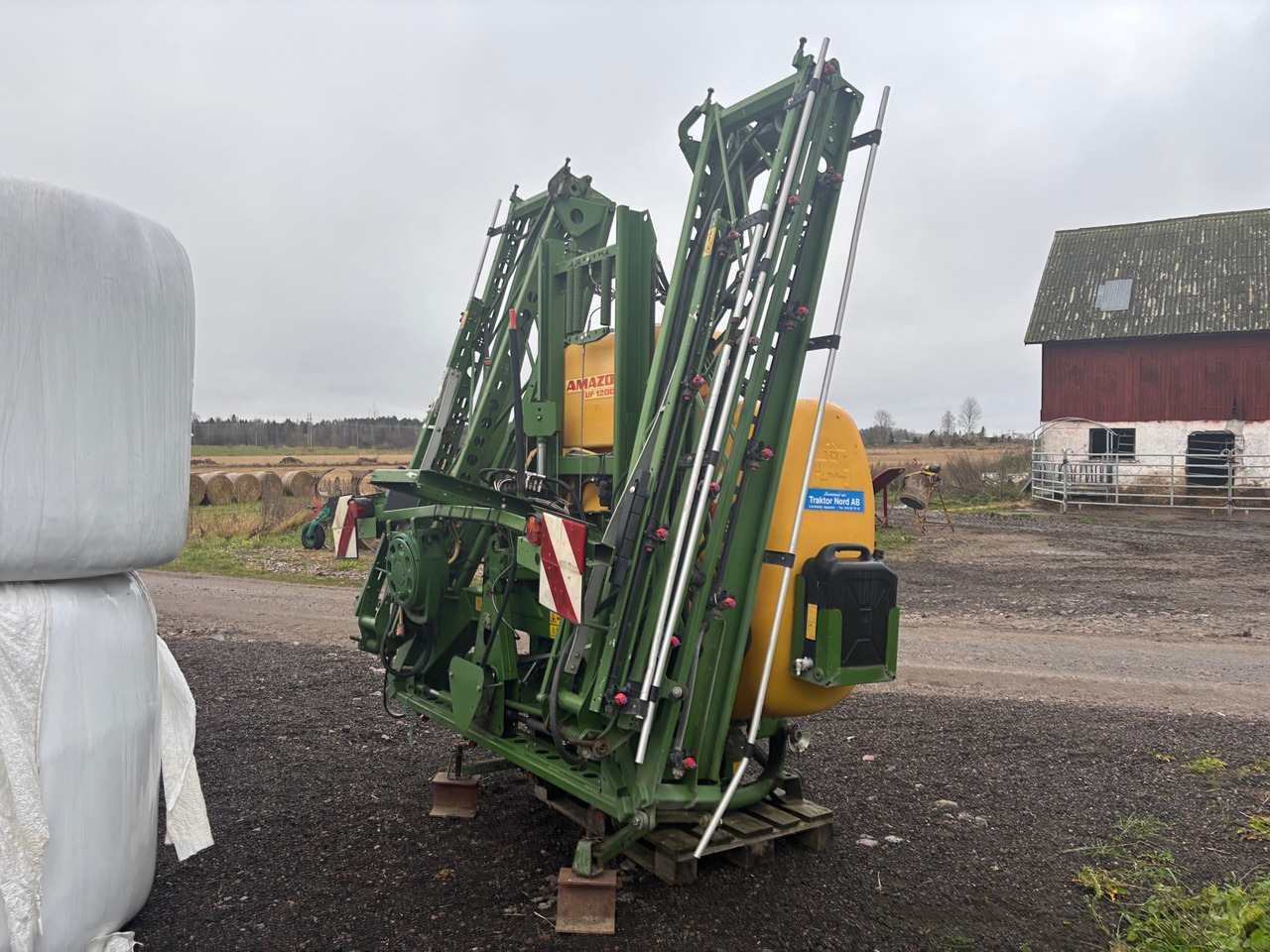 Amazone UF1200 - Sprayer: picture 1 Amazone UF1200 - Sprayer: picture 1