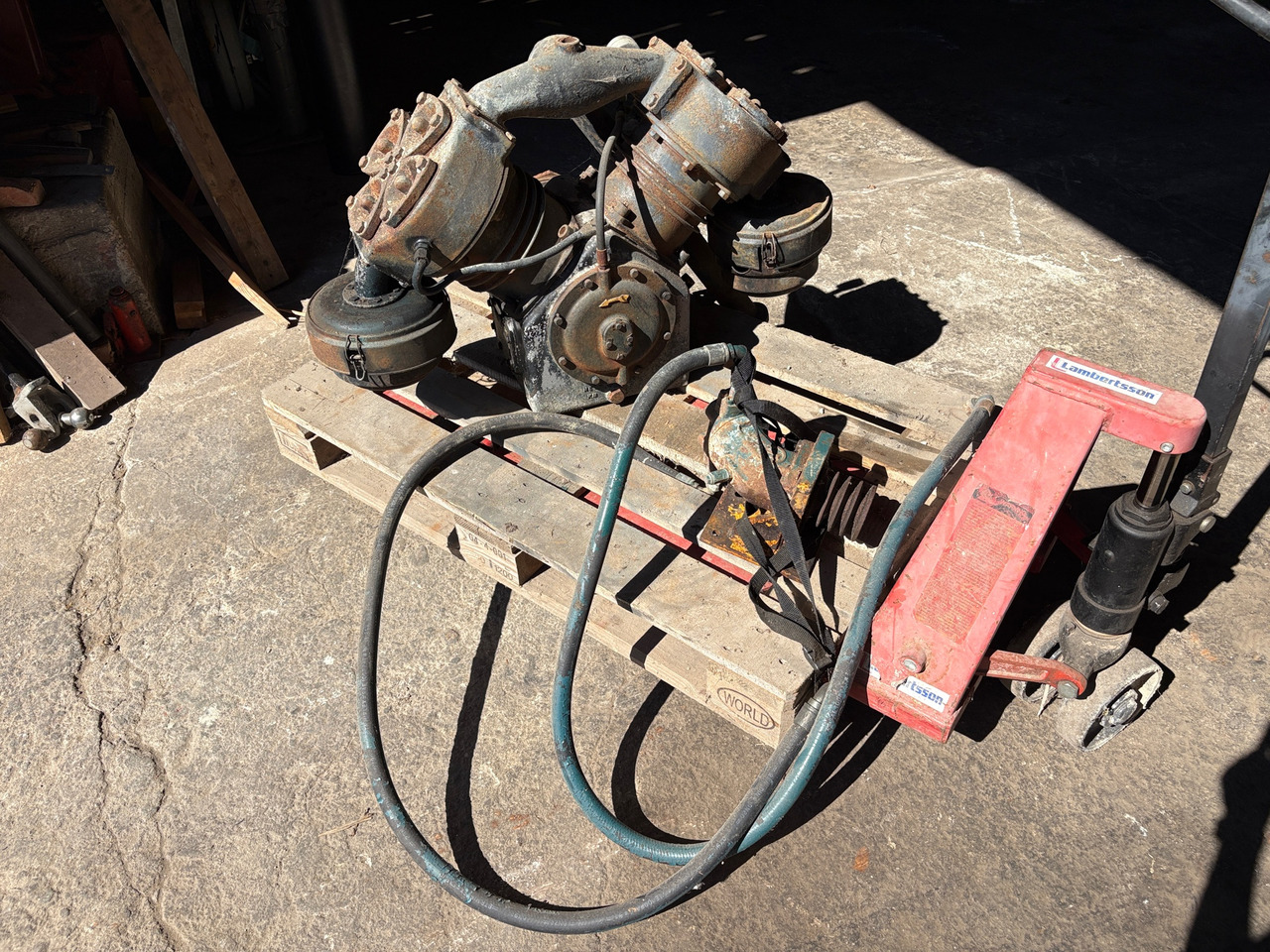Atlas Copco - A/C compressor for Truck: picture 1 Atlas Copco - A/C compressor for Truck: picture 1