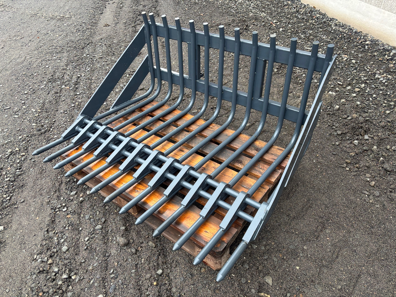 Avant 1350 mm - Attachment for Agricultural machinery: picture 1 Avant 1350 mm - Attachment for Agricultural machinery: picture 1